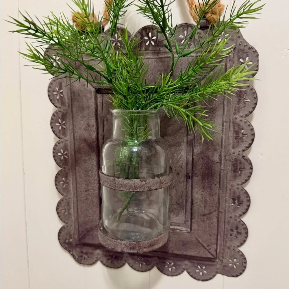 RUSTIC, HANGING METAL TIN WITH GLASS BUD VASE. SCALLOPED EDGE